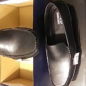 Men's size 11 black Izod loafers